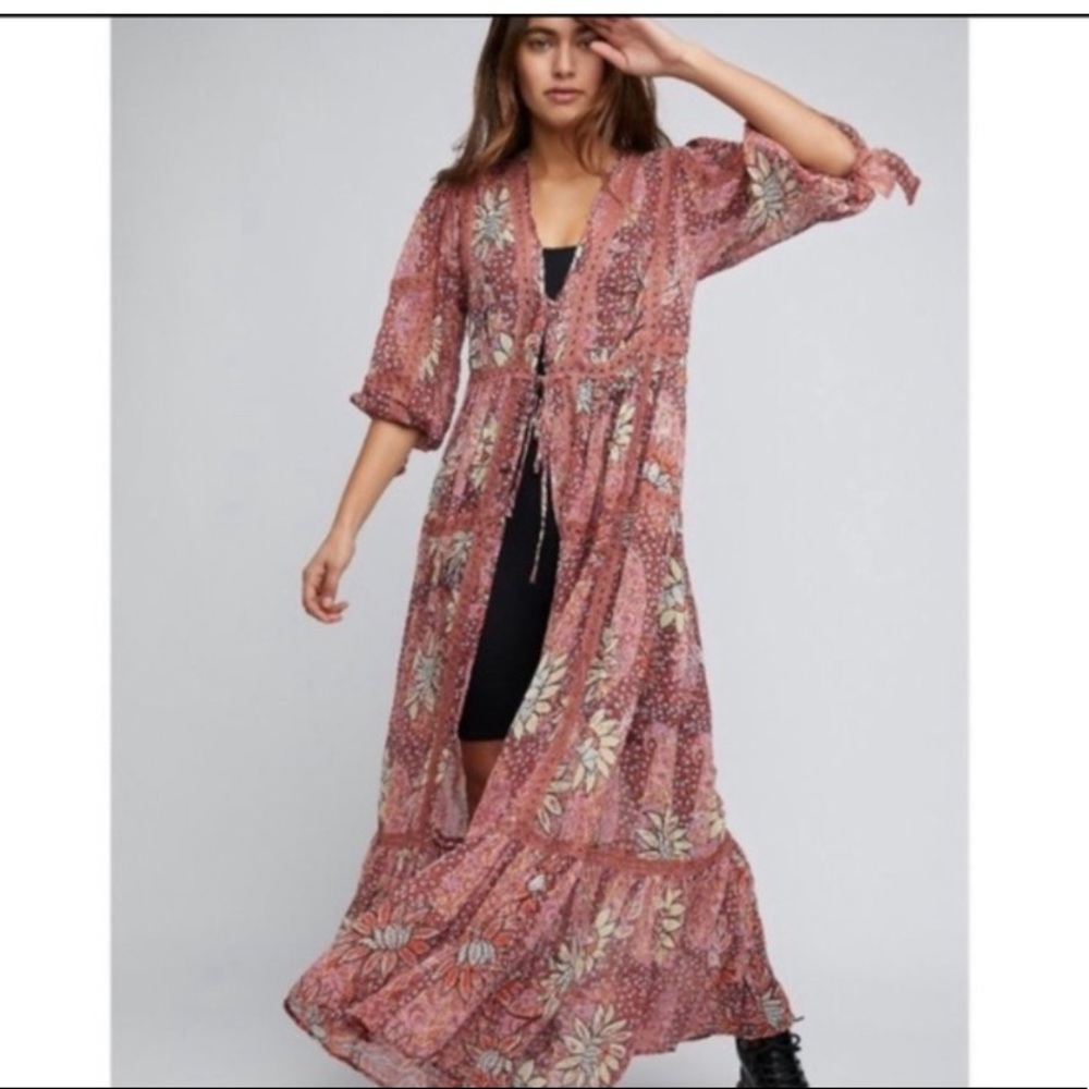 Free people robe/ kimono/ cover up. Size M/L. New with tags.